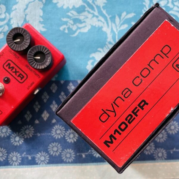 Alternative view of Pédale compresseur MXR Dyna Comp M102FR n°AB79U079, boite d’origine