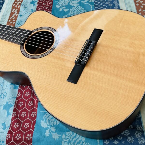 Alternative view of Guitare électro-classique Martin 000C12-16 n°2365803, housse Martin, réglage luthier Manteau (facture 18.06.26)