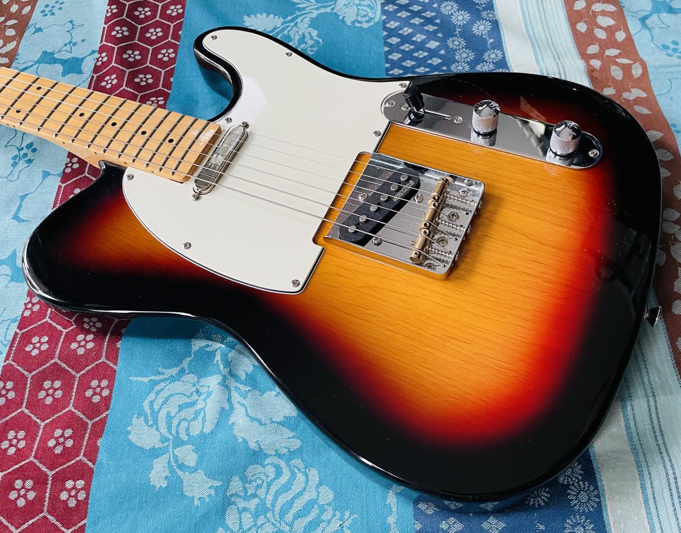 Guitare électrique Prodipe telecaster TC80 sunburst , upgradée micros Wilkinson, pontets, prise jack, réglages luthier Thébé, housse Thomann – Image 2