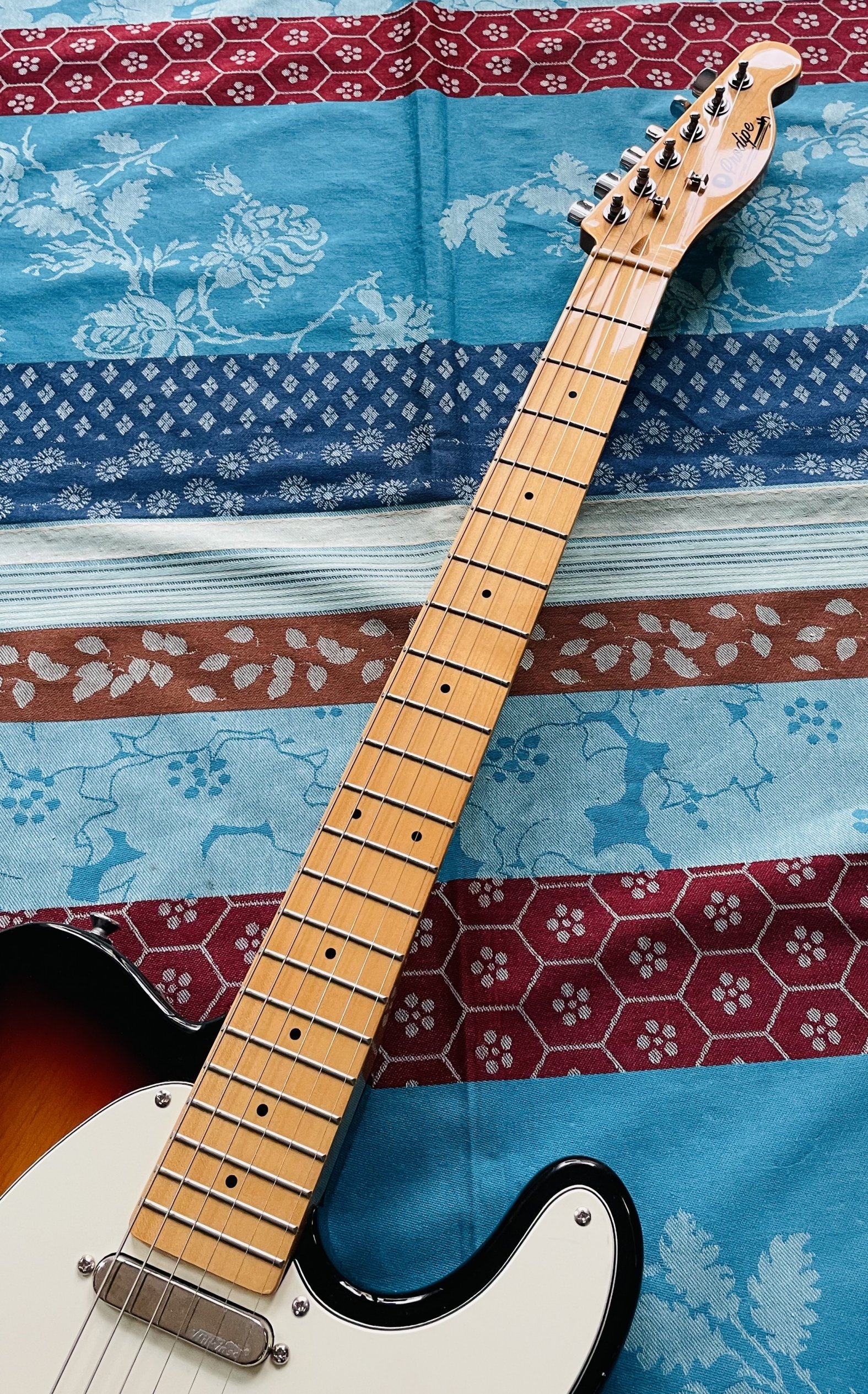 Guitare électrique Prodipe telecaster TC80 sunburst , upgradée micros Wilkinson, pontets, prise jack, réglages luthier Thébé, housse Thomann – Image 3