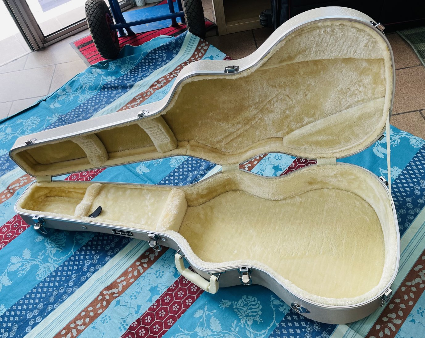 Etui de guitare classique Rapsody Classic ABS Cream – Image 2