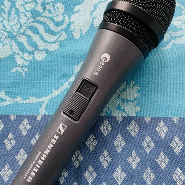 Microphone dynamique Sennheiser e840s, boite housse et pince d’origine