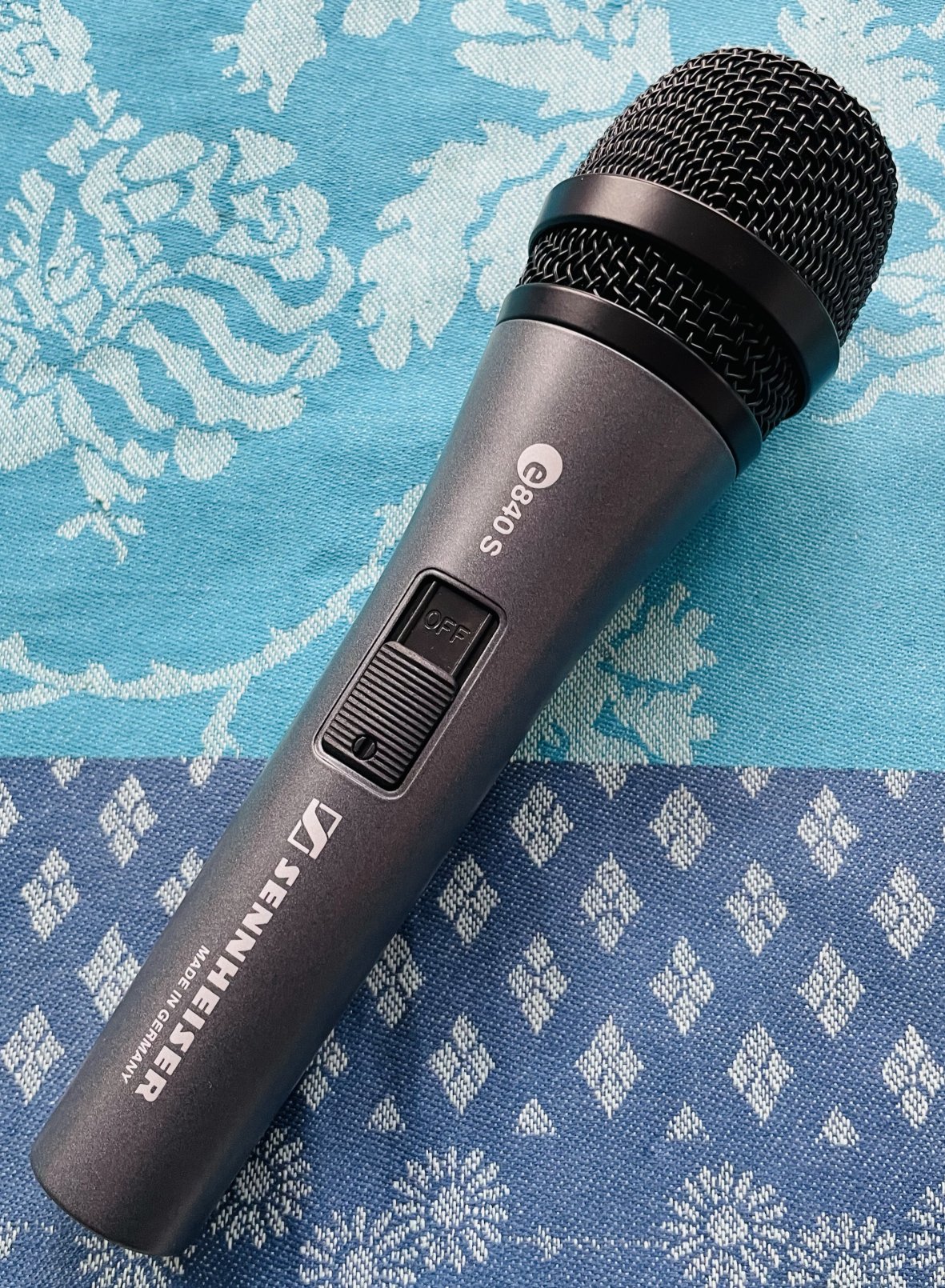 Microphone dynamique Sennheiser e840s, boite housse et pince d’origine