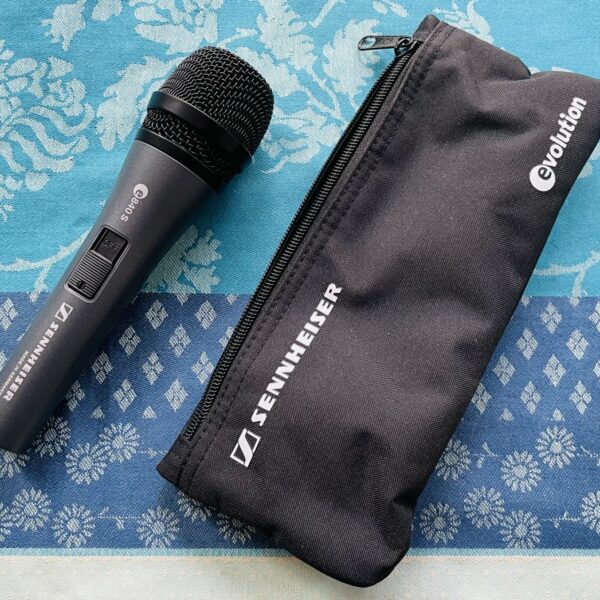 Alternative view of Microphone dynamique Sennheiser e840s, boite housse et pince d’origine