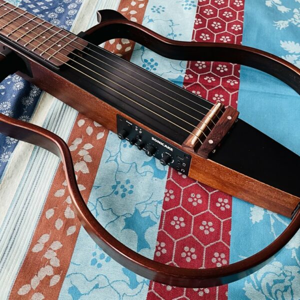 Alternative view of Guitare de voyage Sonicake Travel Guitar QGT-01, housse d’origine