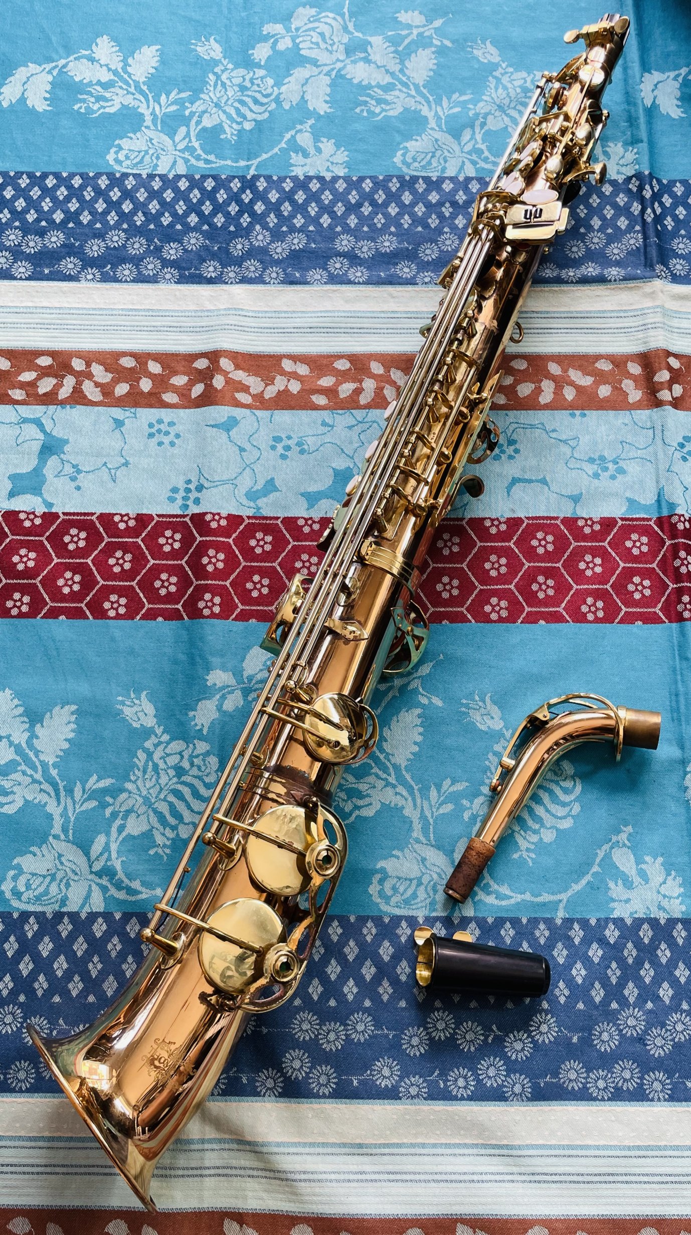 Saxophone Thomann Alto droit TSA-500 Mib, bec d’origine, couvre bec, ligature, étui avec clé