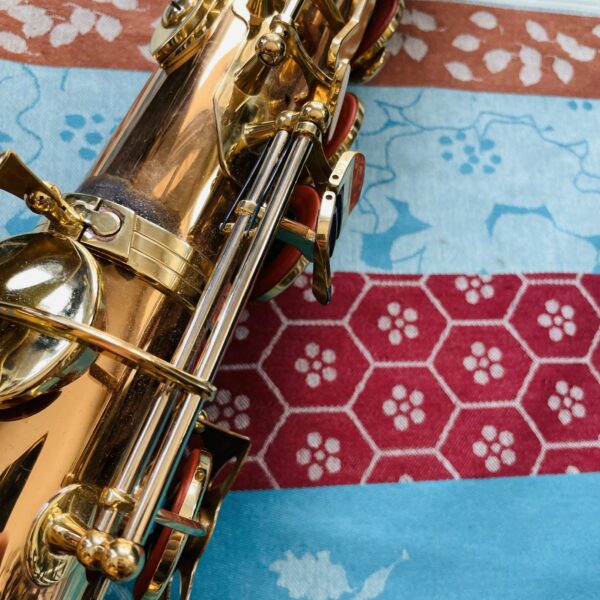 Alternative view of Saxophone Thomann Alto droit TSA-500 Mib, bec d’origine, couvre bec, ligature, étui avec clé