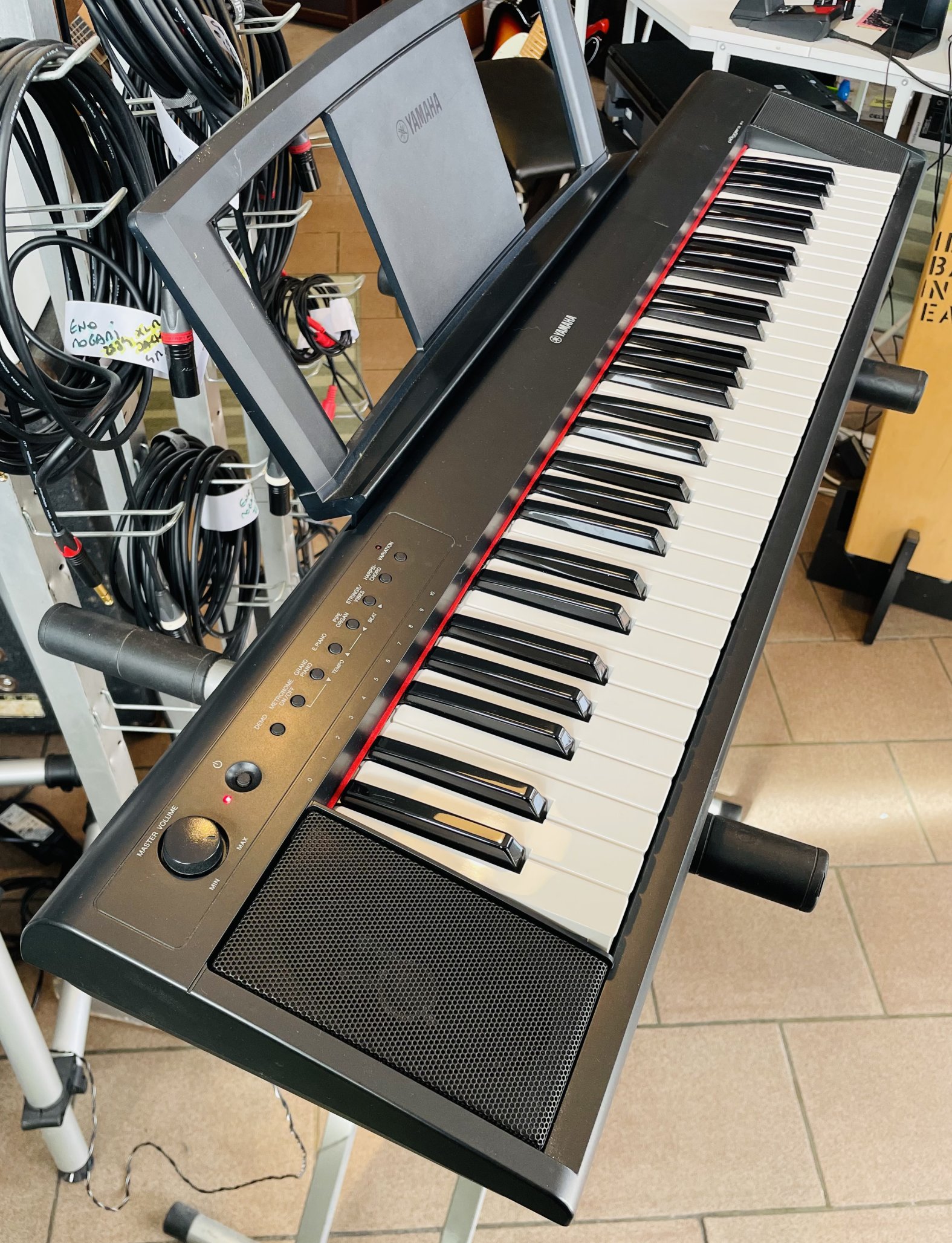 Piano numérique portable Yamaha NP-11 n°EBRP02395, alim, porte partition