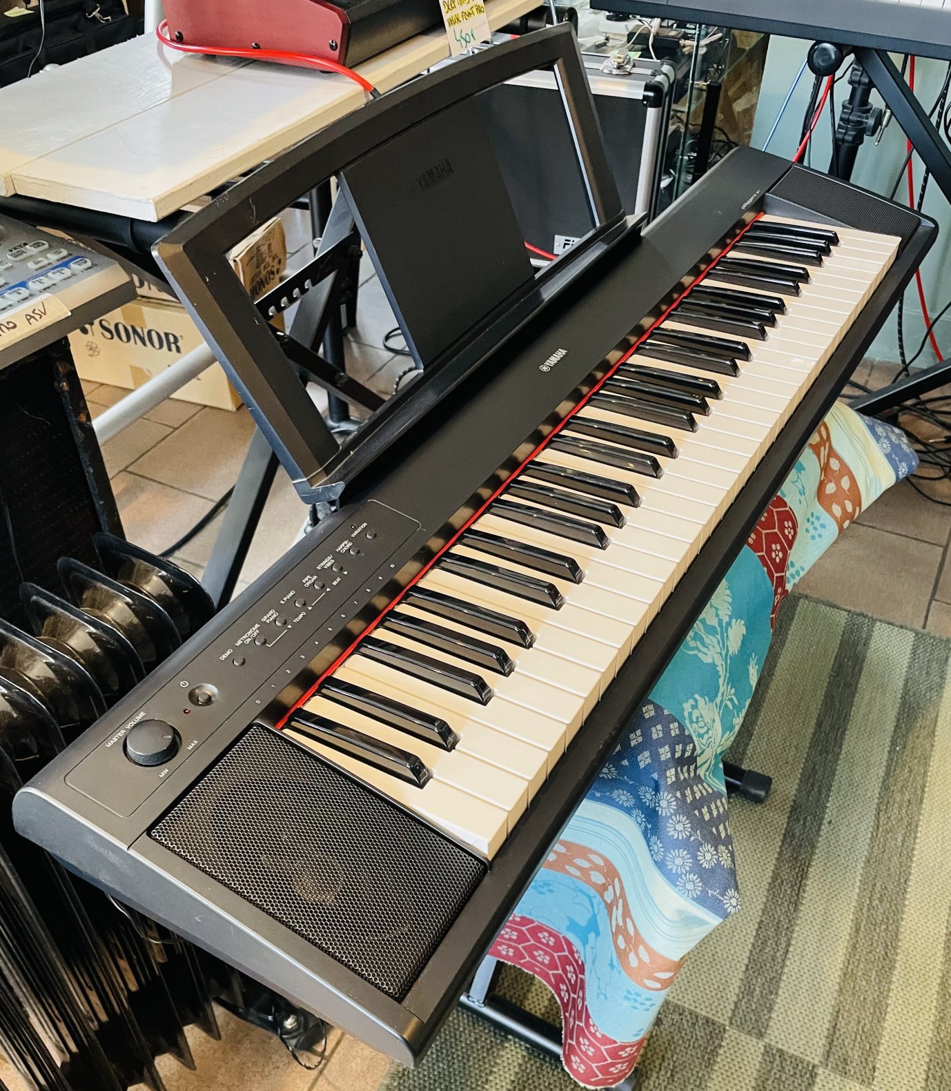 Piano numérique portable Yamaha NP-11 n°EBRP02395, alim, porte partition – Image 4