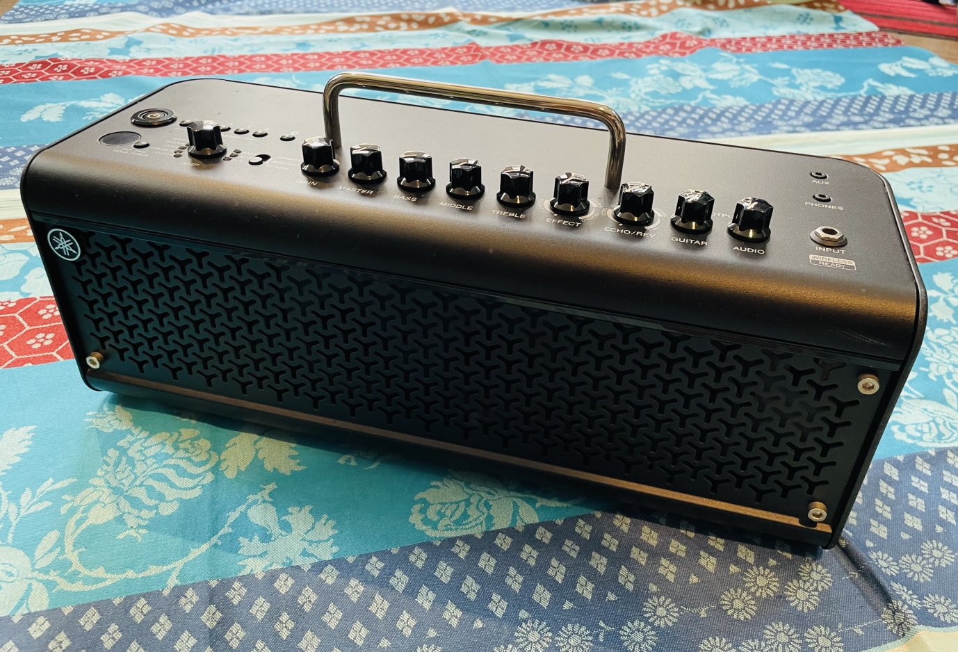 Ampli guitare Yamaha THR30Ii Wireless Black n°T573382VX, housse Yamaha THRBG1, footswitch sans fil X-Sonic Airstep YT n°478637327575 avec housse, Line 6 Relay G10TII wireless transmitter n°W1T0M7104020985 avec housse