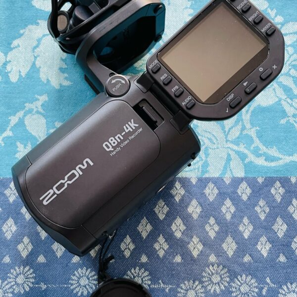 Caméra portable Zoom Q8N 4K n°C76028973, carte SD 128, boite accessoires.