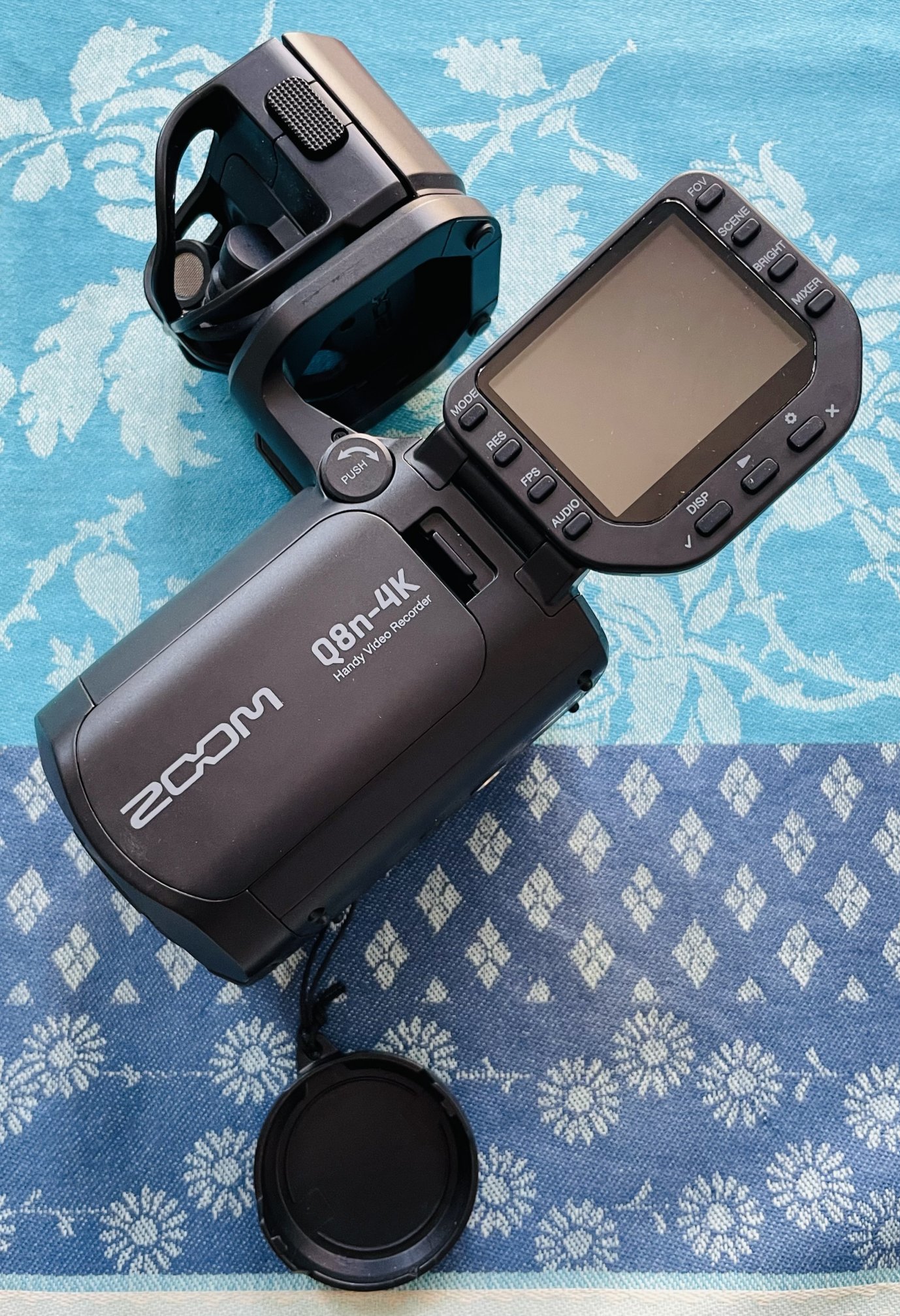 Caméra portable Zoom Q8N 4K n°C76028973, carte SD 128, boite accessoires.