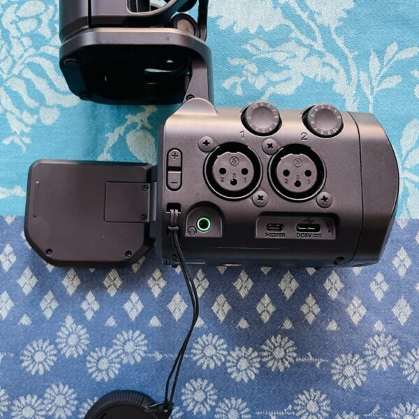 Alternative view of Caméra portable Zoom Q8N 4K n°C76028973, carte SD 128, boite accessoires.