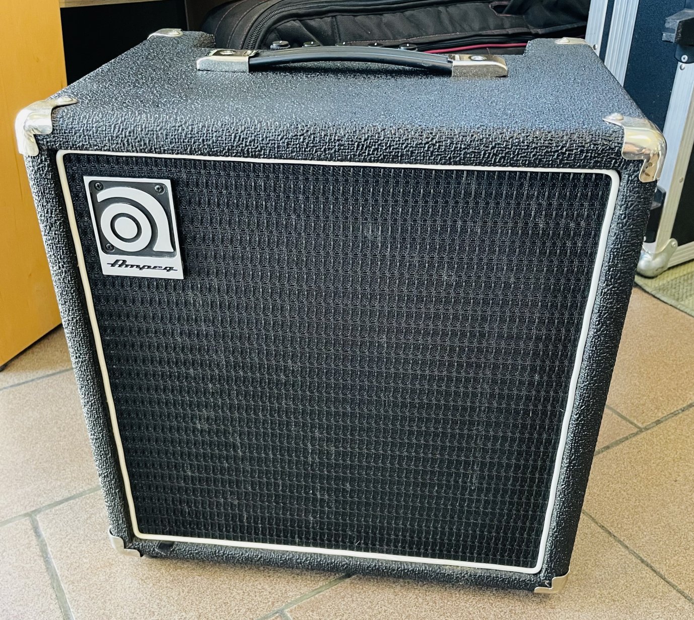 Ampli basse Ampeg RB-108 n°BA108VA16D753, 30W