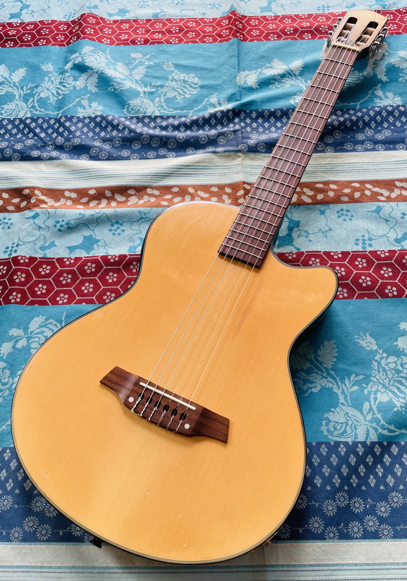 Guitare électro-classique Angel Lopez EC3000 natural nylon, cordes neuves posées
