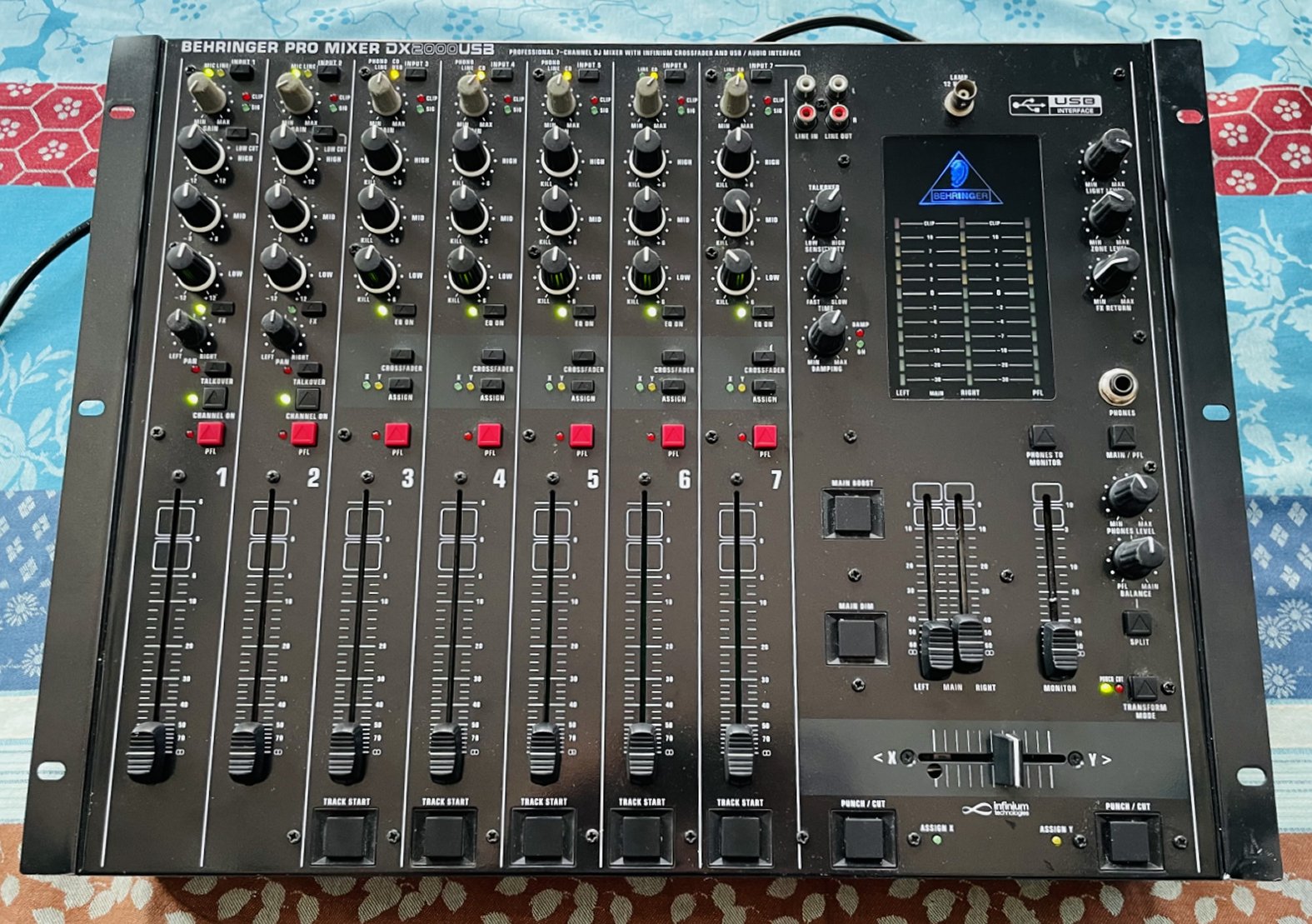 Table de mixage Behringer Pro Mixer DX2000 USB n°S1102123968, alim