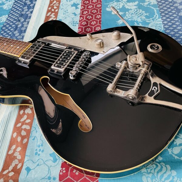 Alternative view of Guitare électrique hollow body Duesenberg Carl Carlton n°042241 (2004, Germany), étui d’origine