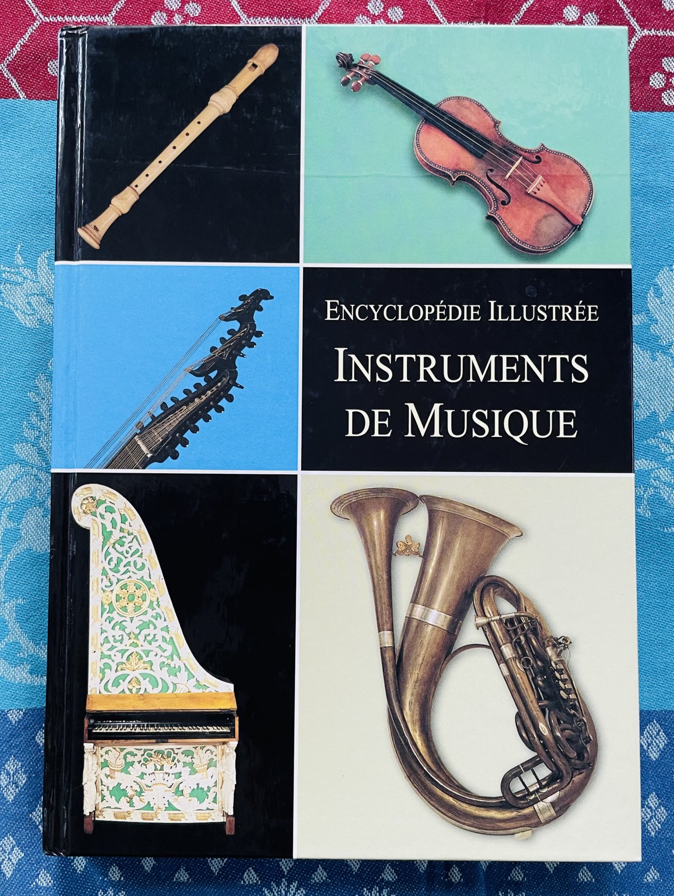 Le livre Les instruments de musique, Encyclopédie Illustrée de Bohuslav Cizek, adaptation Française de Cécile Boiffin, Grund