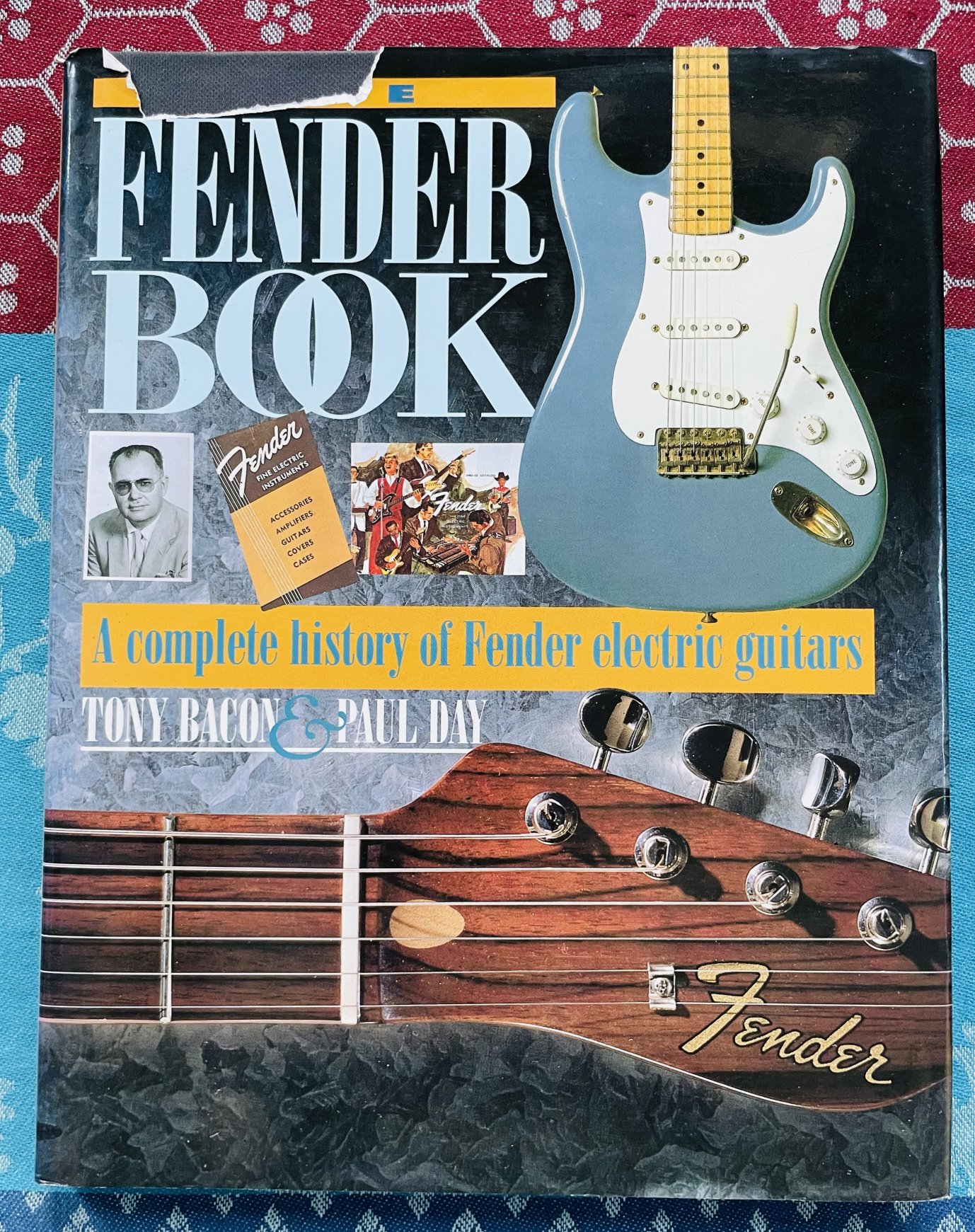Rare livre en Anglais Fender Book, a complete history of Fender electric guitars, Tony Bacon and Paul Day, GPI Books