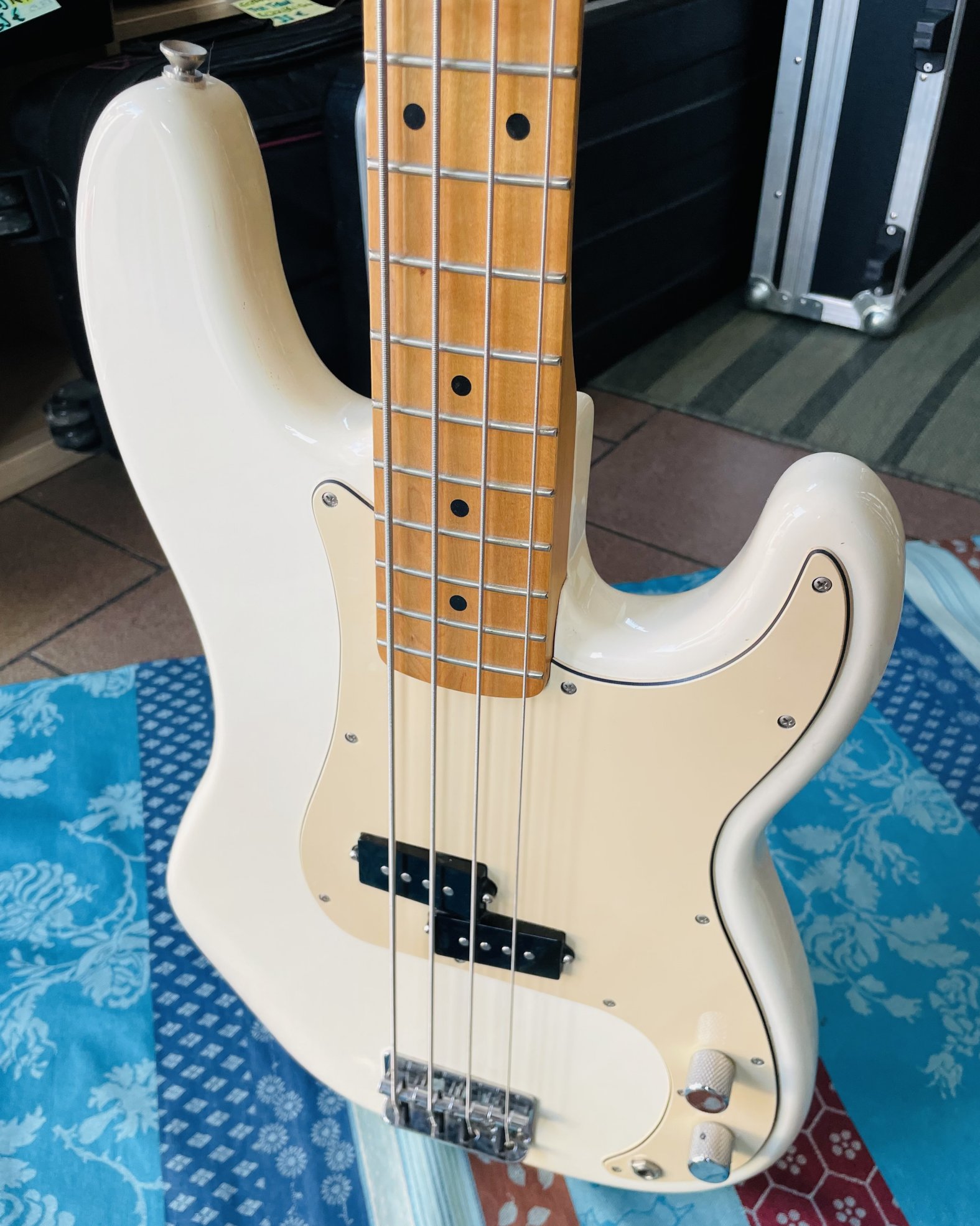 Basse électrique Fender Standard Precision Bass Artic White n°MX13428979 (2014, Mexico) – Image 11