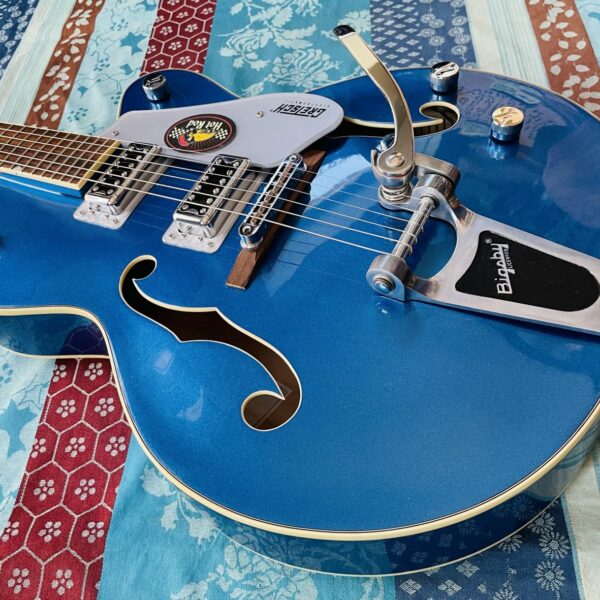 Alternative view of Guitare électrique Gretsch Electromatic G5420T Azure Metallic n°KS16123052 (Korea), housse Stagg