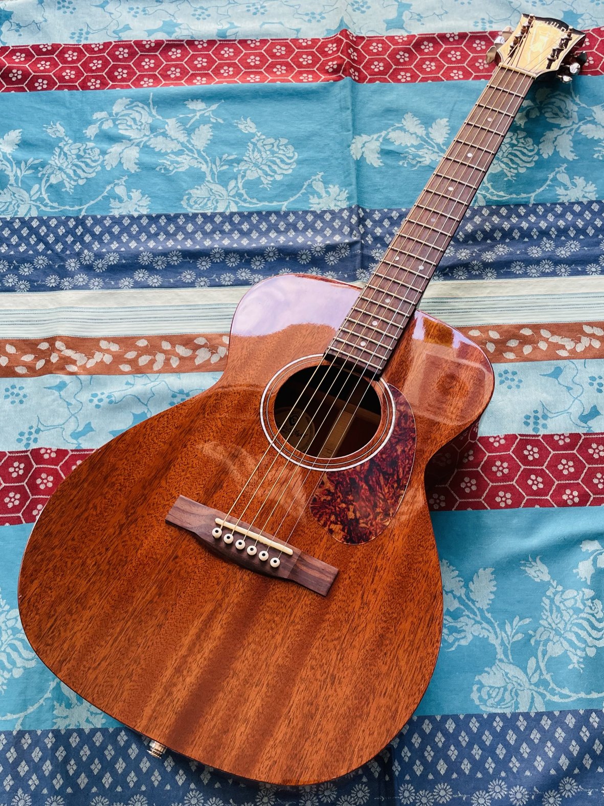 Guitare électro-acoustique Guild M-120 Westerly n°632215997, belle housse Guild, préampli installé K&K Pure-Mini, mécaniques Grover, réglage luthier Florian Thomas, cordes Martin 12/54
