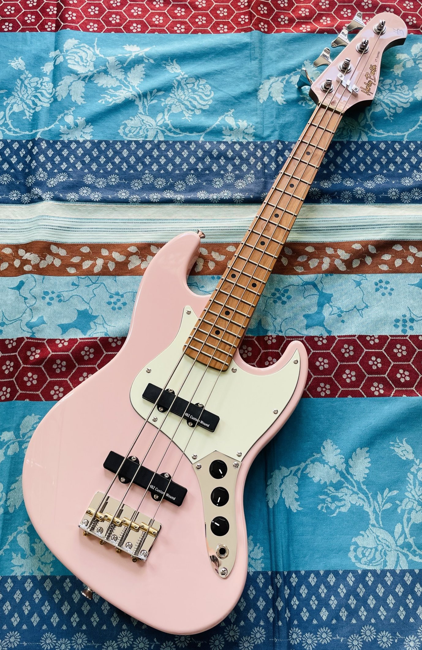 Petite basse électrique Harley Benton JB62CC Mini Shell Pink, housse