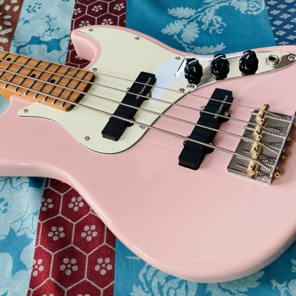 Alternative view of Petite basse électrique Harley Benton JB62CC Mini Shell Pink, housse