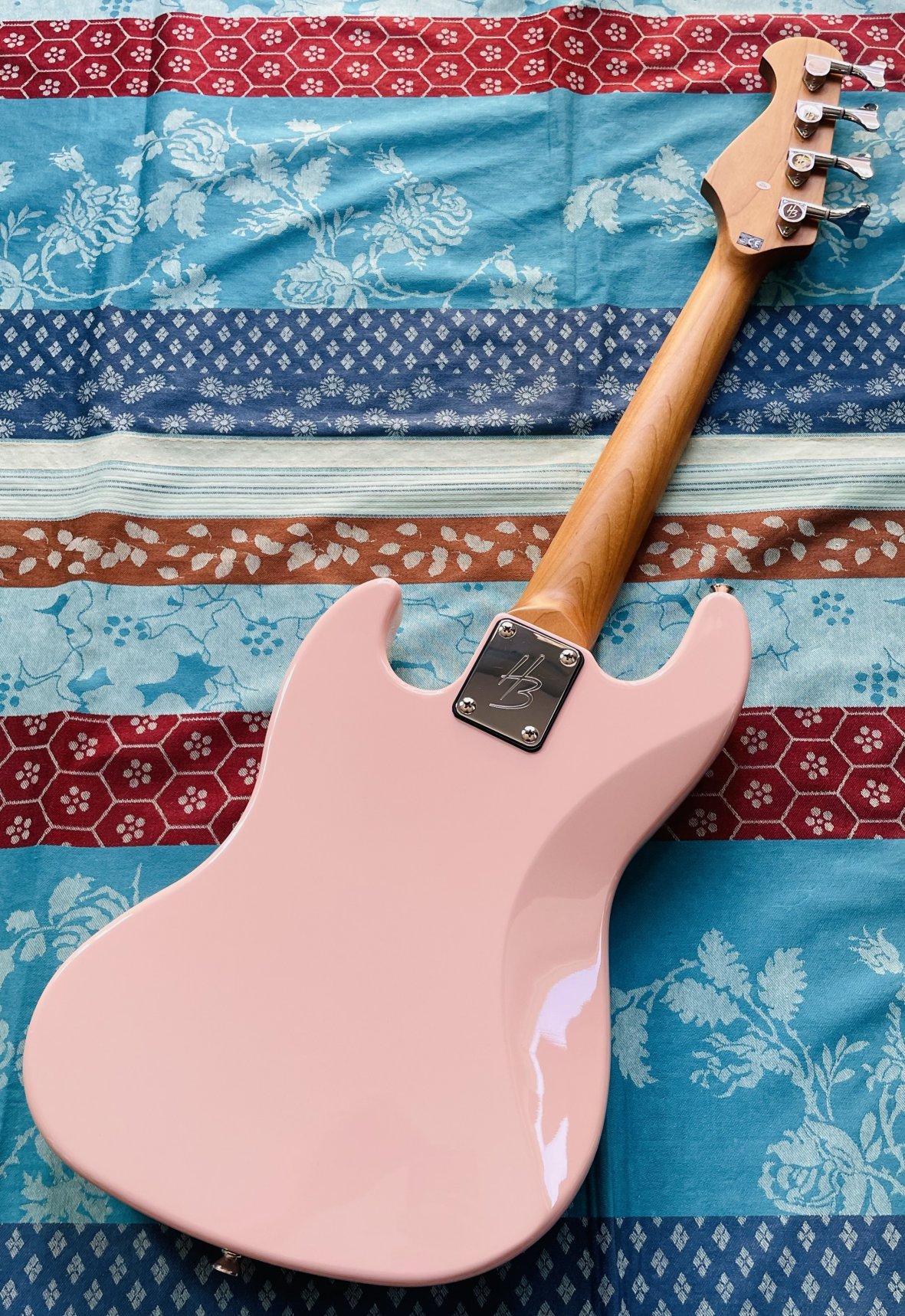 Petite basse électrique Harley Benton JB62CC Mini Shell Pink, housse – Image 3