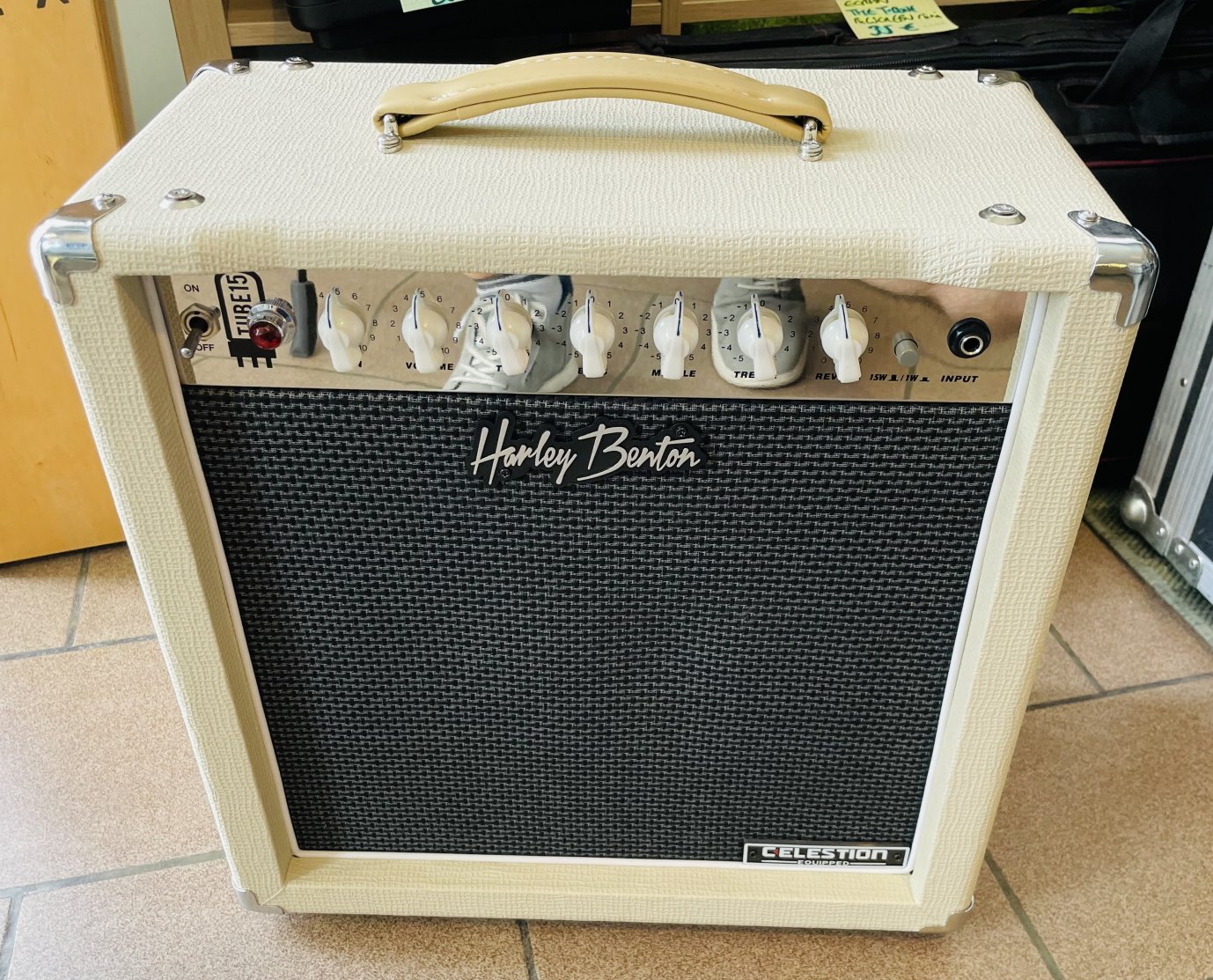 Ampli guitare lampes Harley Benton Tube 15 bundle n°725276CA02656, housse Harley Benton