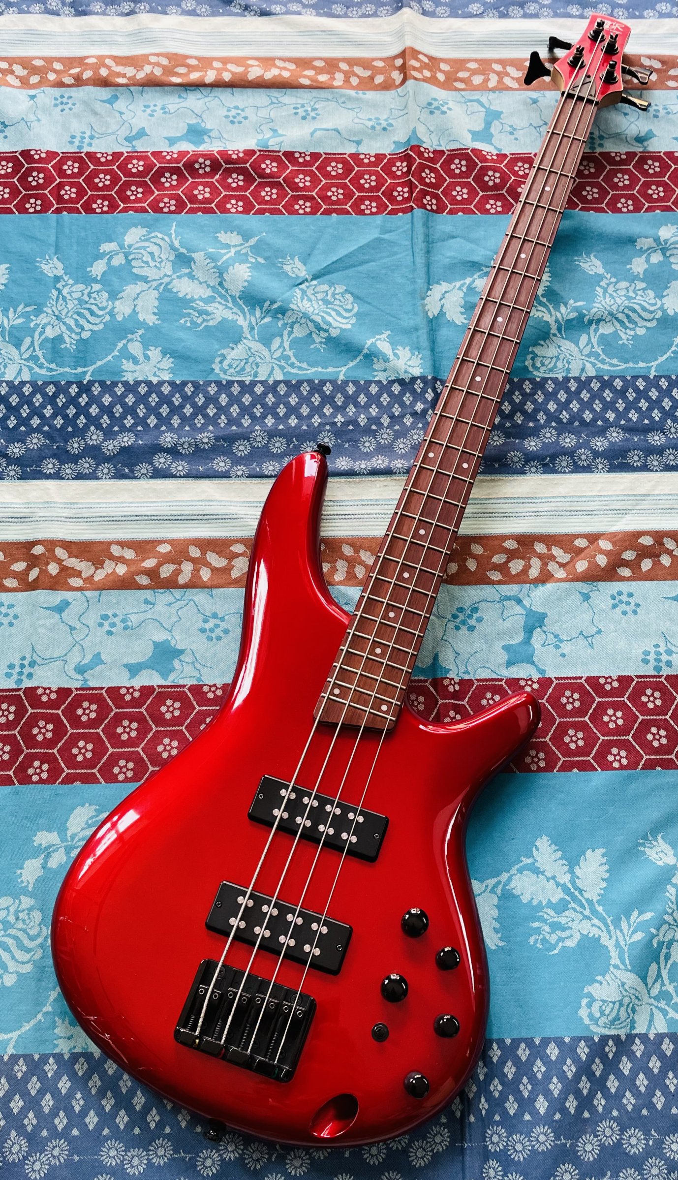 Basse électrique active Ibanez Soundgear SR300 EB 1P02 candy apple n°20112139 (2020, Indonésia) –