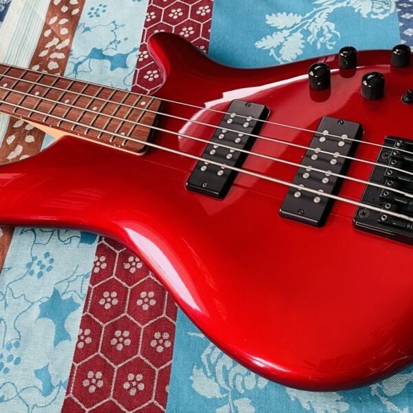 Alternative view of Basse électrique active Ibanez Soundgear SR300 EB 1P02 candy apple n°20112139 (2020, Indonésia) –