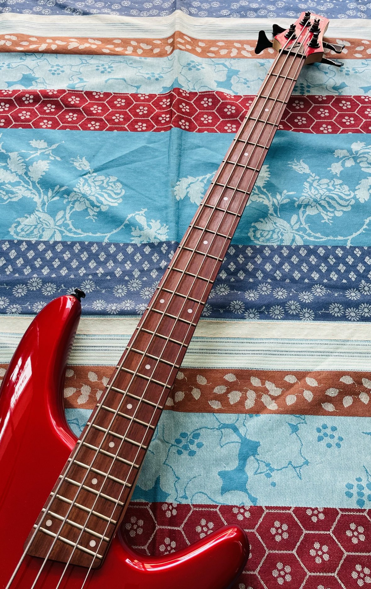 Basse électrique active Ibanez Soundgear SR300 EB 1P02 candy apple n°20112139 (2020, Indonésia) – – Image 3