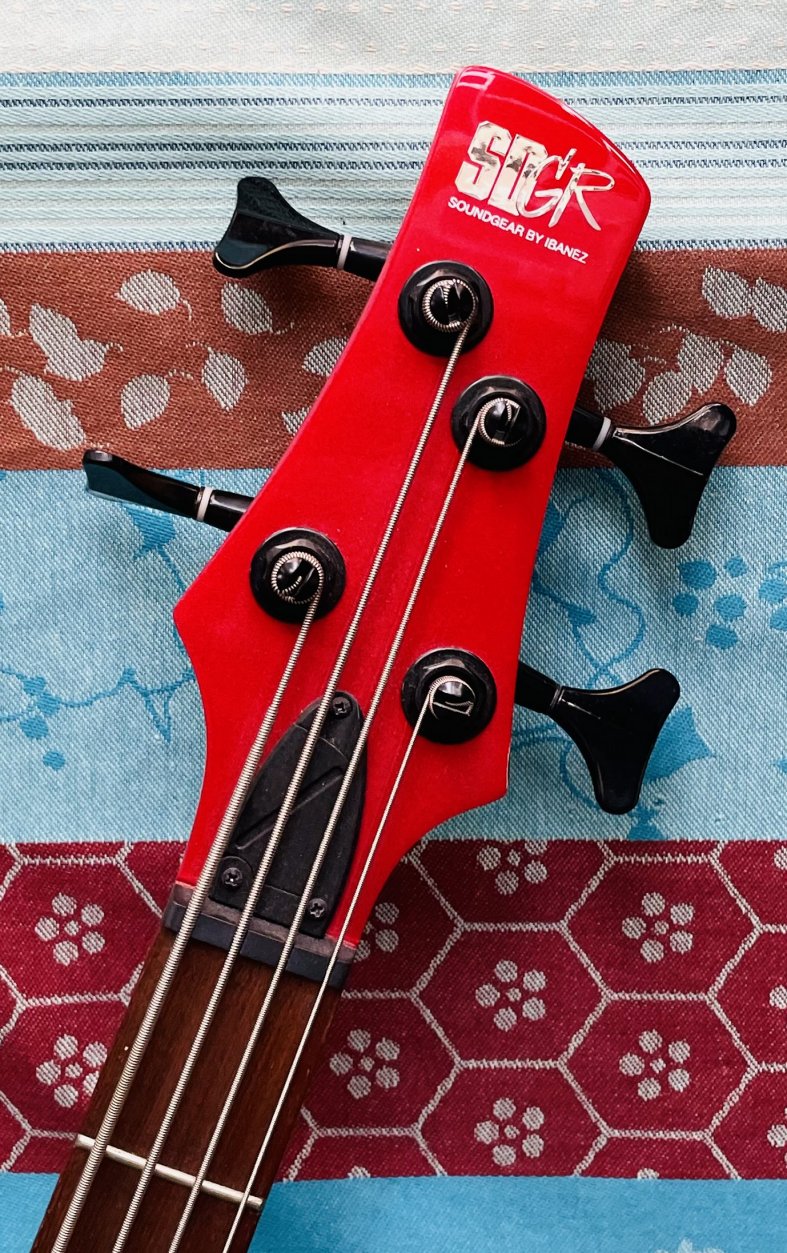 Basse électrique active Ibanez Soundgear SR300 EB 1P02 candy apple n°20112139 (2020, Indonésia) – – Image 4