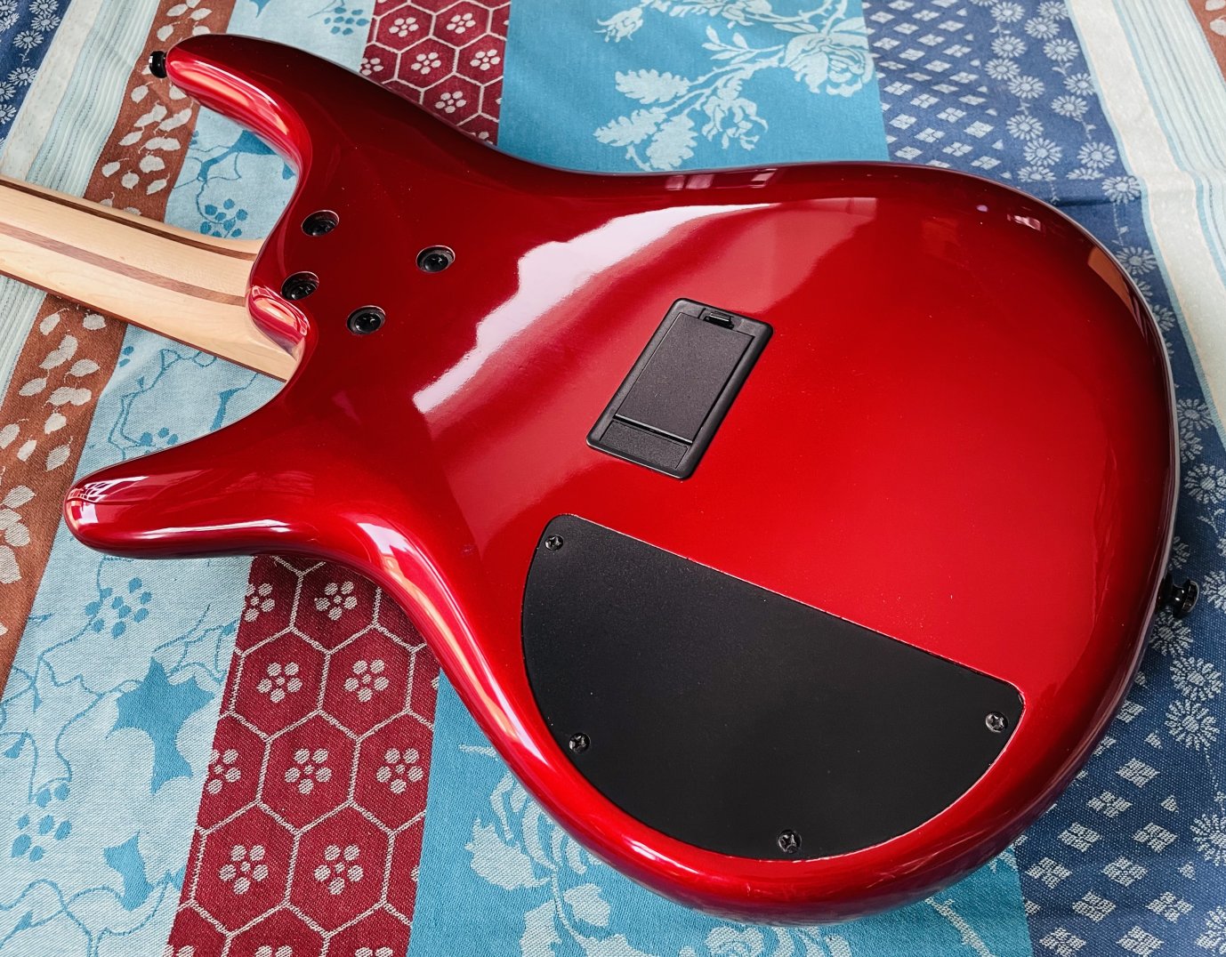 Basse électrique active Ibanez Soundgear SR300 EB 1P02 candy apple n°20112139 (2020, Indonésia) – – Image 7