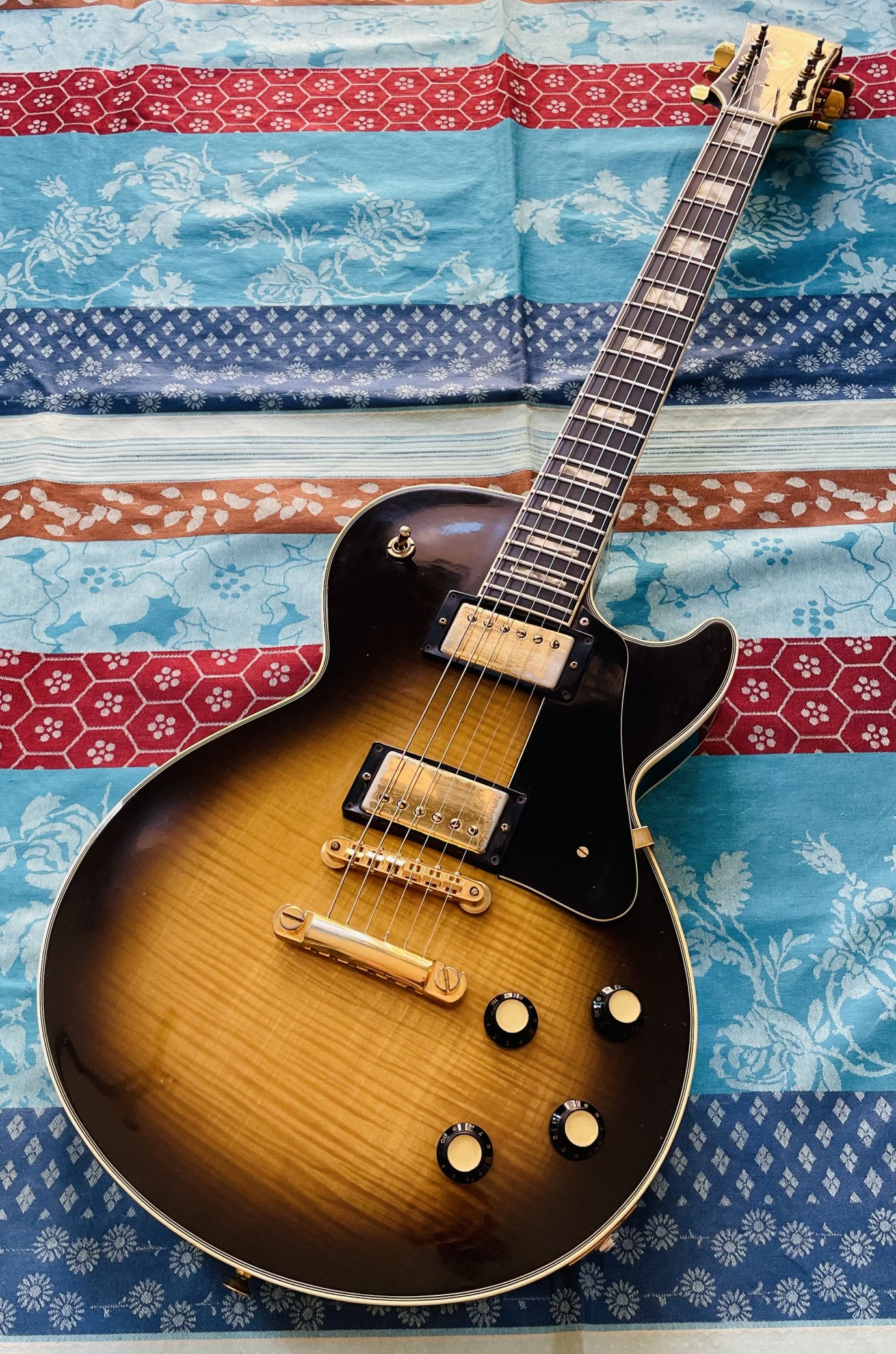Guitare électrique Jacobacci Studio 2 n°810442 (1981 France), 2 micros Gibson de 1979, révision luthier THEBE (facture juin 2026)