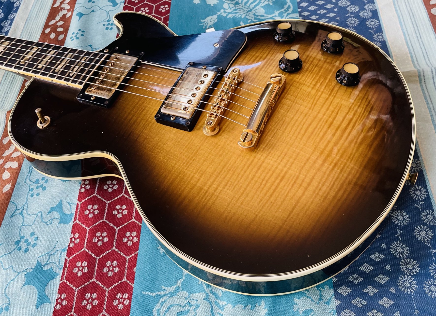 Guitare électrique Jacobacci Studio 2 n°810442 (1981 France), 2 micros Gibson de 1979, révision luthier THEBE (facture juin 2026) – Image 2