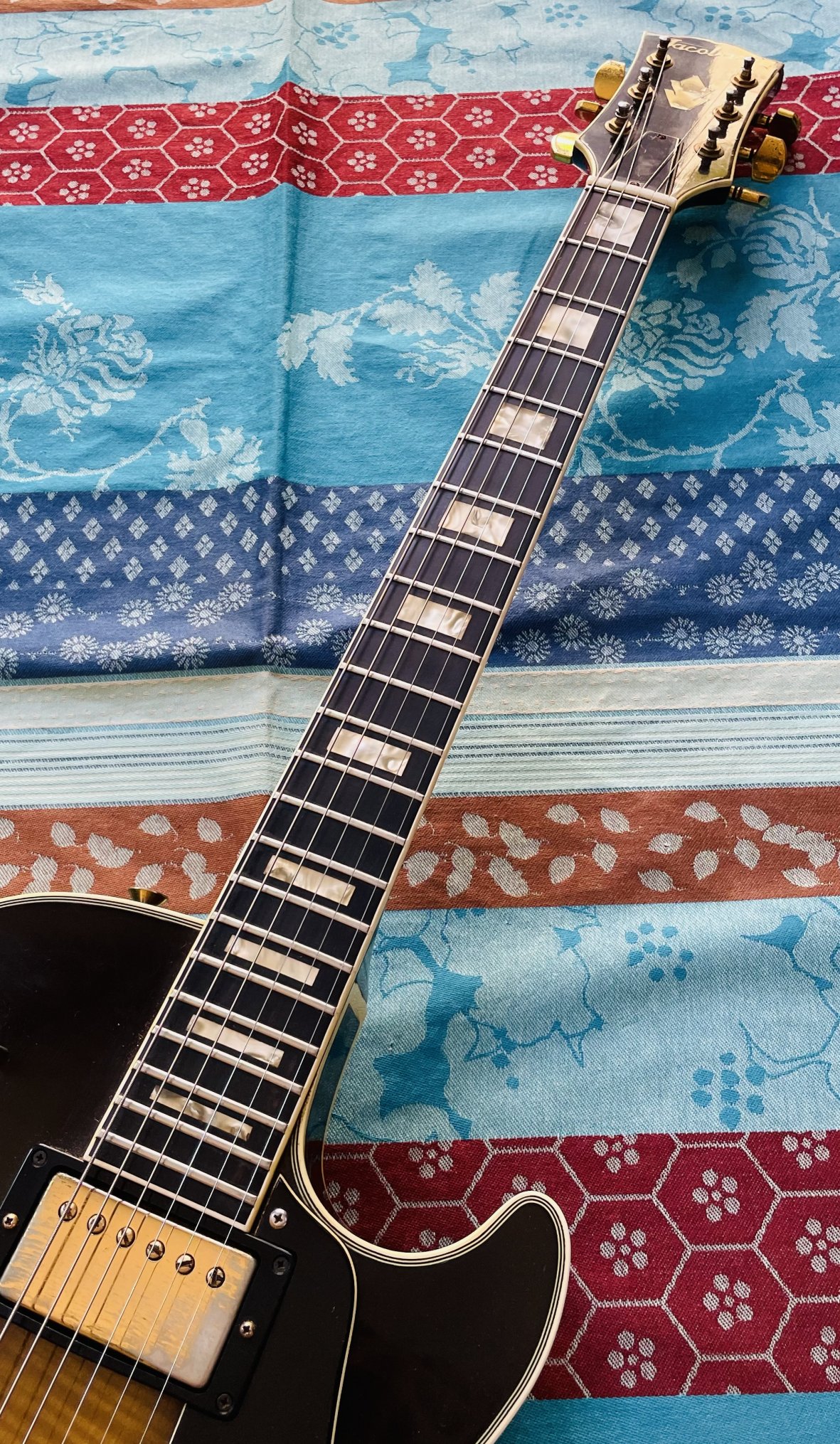 Guitare électrique Jacobacci Studio 2 n°810442 (1981 France), 2 micros Gibson de 1979, révision luthier THEBE (facture juin 2026) – Image 3