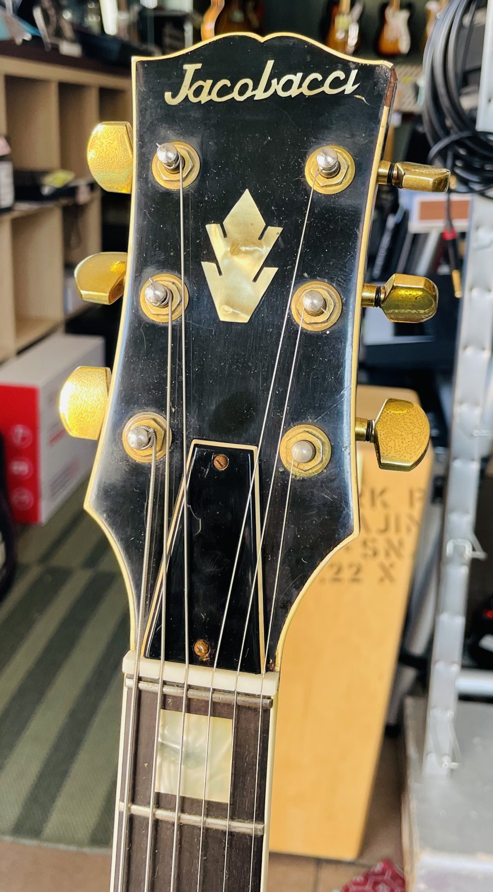 Guitare électrique Jacobacci Studio 2 n°810442 (1981 France), 2 micros Gibson de 1979, révision luthier THEBE (facture juin 2026) – Image 15