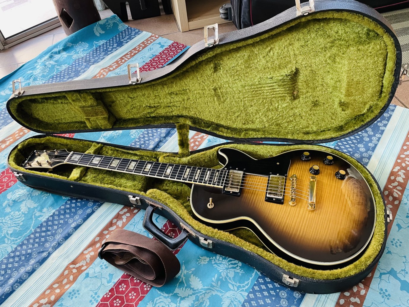 Guitare électrique Jacobacci Studio 2 n°810442 (1981 France), 2 micros Gibson de 1979, révision luthier THEBE (facture juin 2026) – Image 17