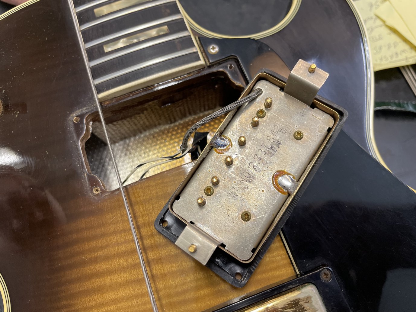 Guitare électrique Jacobacci Studio 2 n°810442 (1981 France), 2 micros Gibson de 1979, révision luthier THEBE (facture juin 2026) – Image 18
