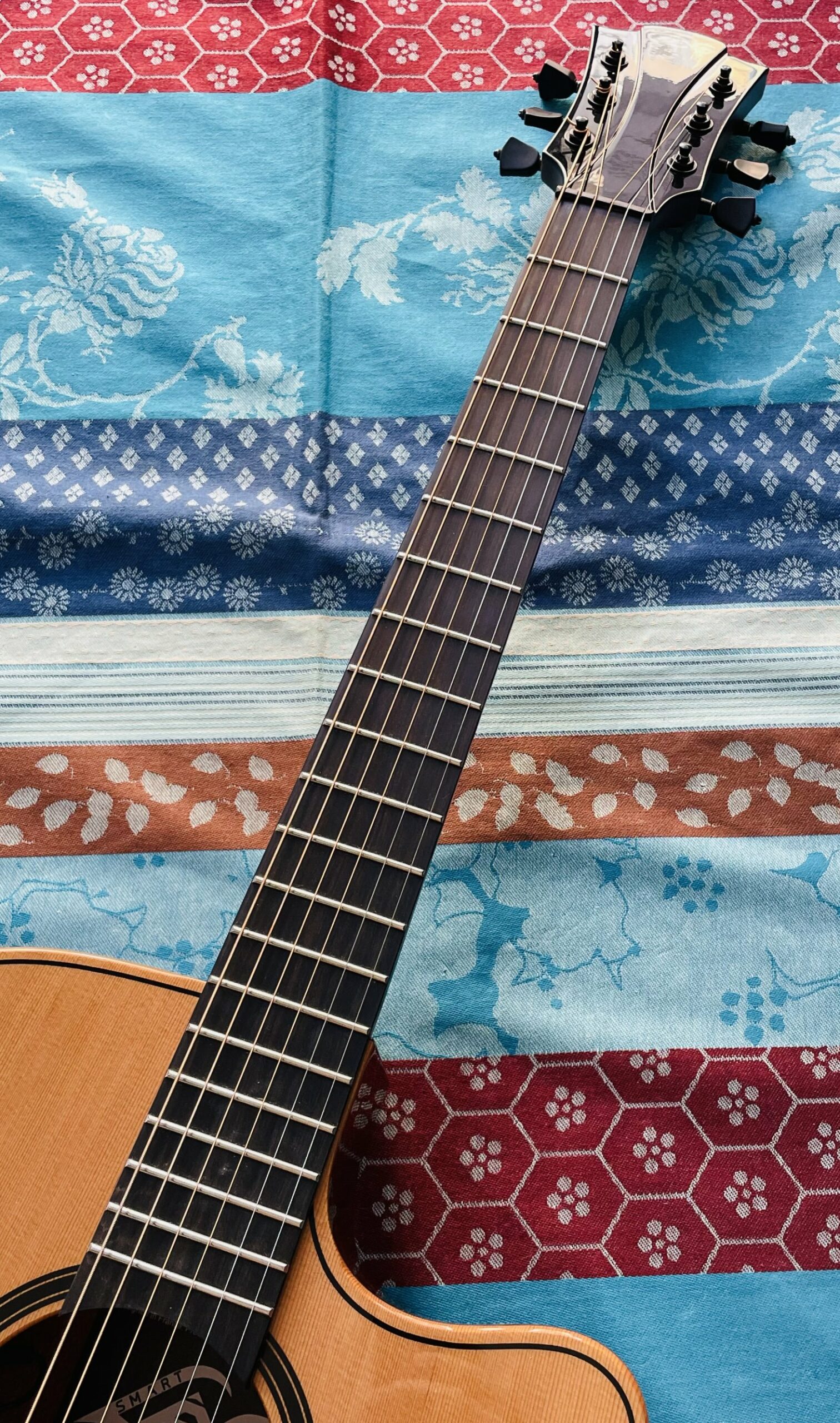 Guitare électro-acoustique avec effets intégrés Lâg Blue Wave 2 TBW2ACE n°2307CT18178, belle housse et accessoires d’origine – Image 4