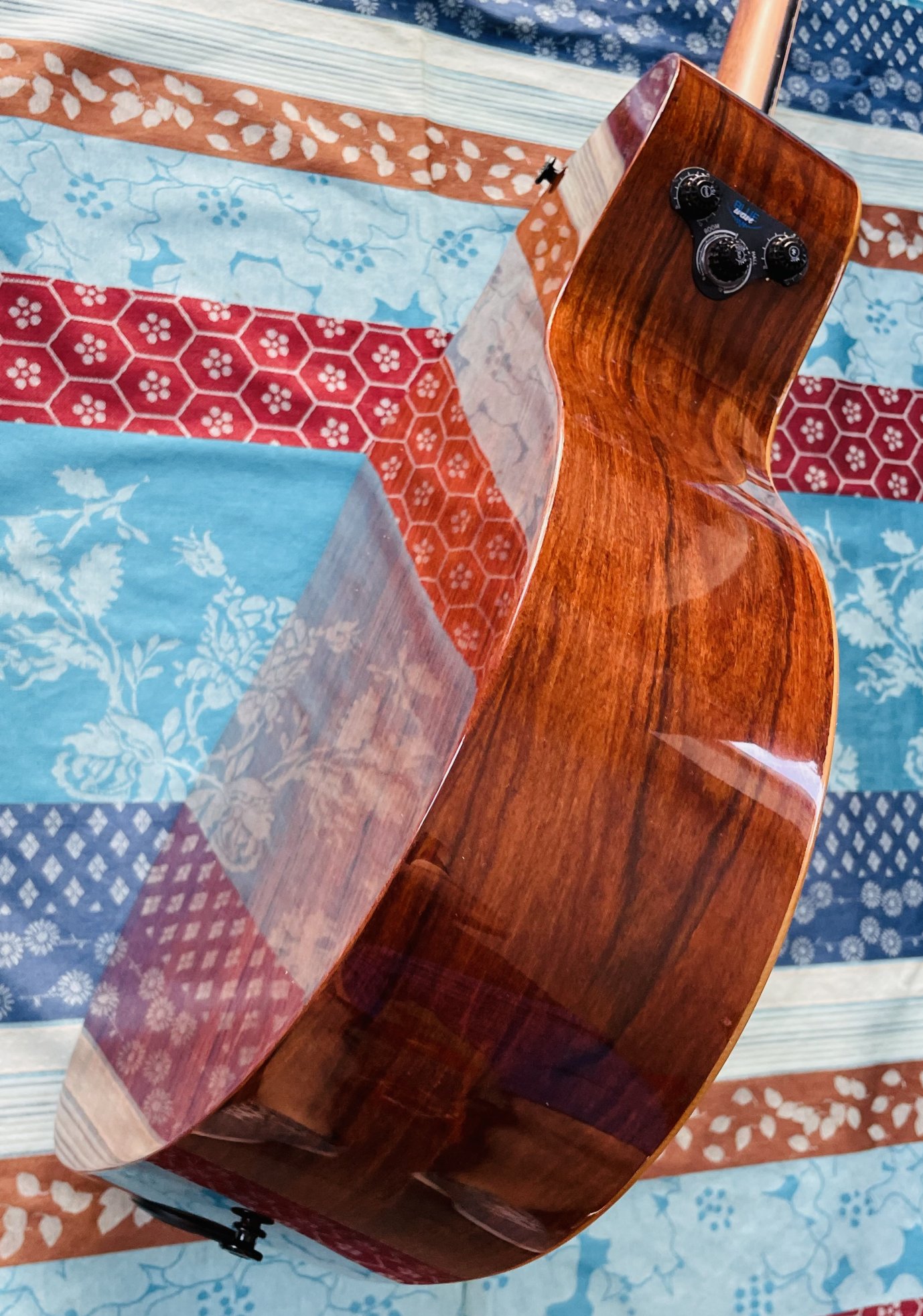 Guitare électro-acoustique avec effets intégrés Lâg Blue Wave 2 TBW2ACE n°2307CT18178, belle housse et accessoires d’origine – Image 7