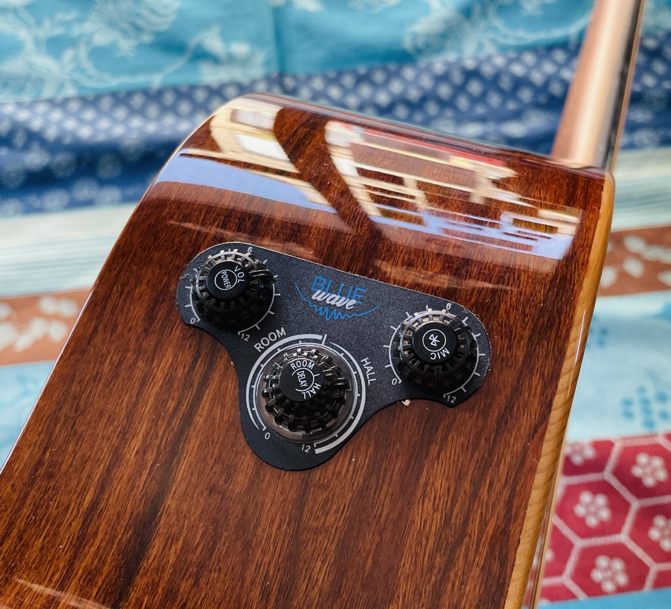 Guitare électro-acoustique avec effets intégrés Lâg Blue Wave 2 TBW2ACE n°2307CT18178, belle housse et accessoires d’origine – Image 8