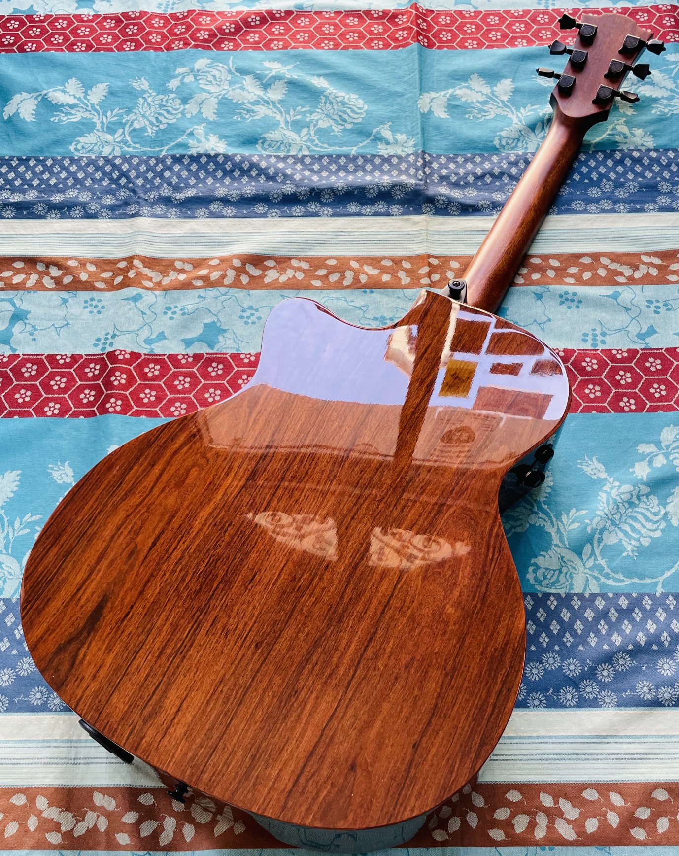 Guitare électro-acoustique avec effets intégrés Lâg Blue Wave 2 TBW2ACE n°2307CT18178, belle housse et accessoires d’origine – Image 9