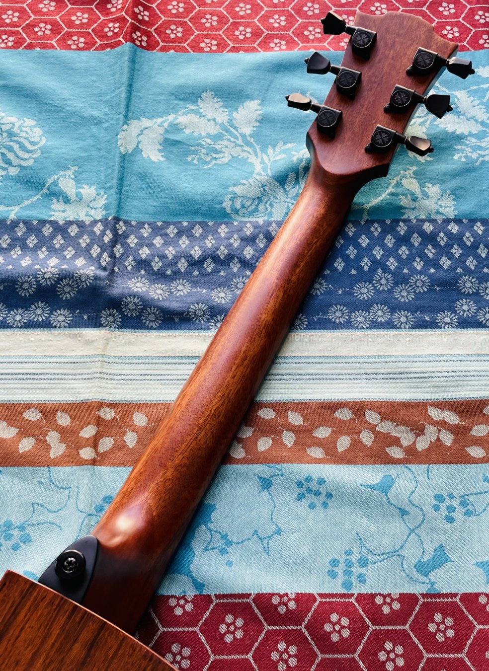 Guitare électro-acoustique avec effets intégrés Lâg Blue Wave 2 TBW2ACE n°2307CT18178, belle housse et accessoires d’origine – Image 11