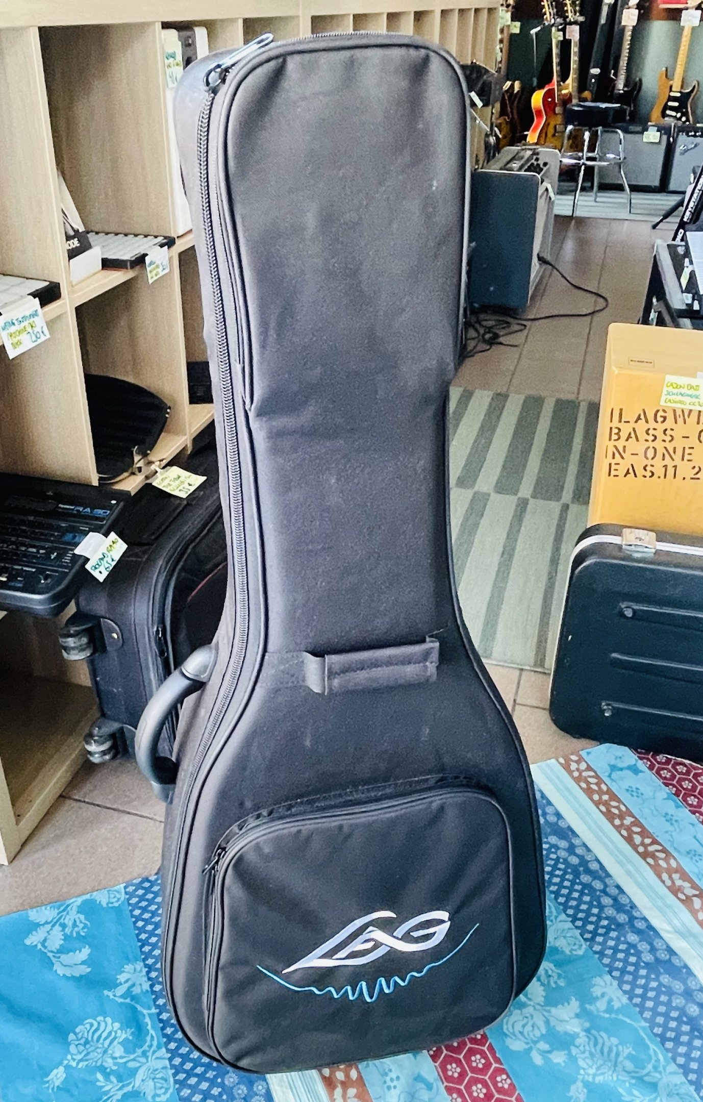 Guitare électro-acoustique avec effets intégrés Lâg Blue Wave 2 TBW2ACE n°2307CT18178, belle housse et accessoires d’origine – Image 13