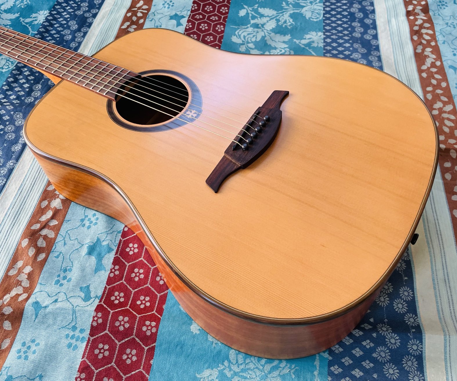 Guitare acoustique Lâg T200D Stage n°1103WF106138, housse Tobago – Image 2