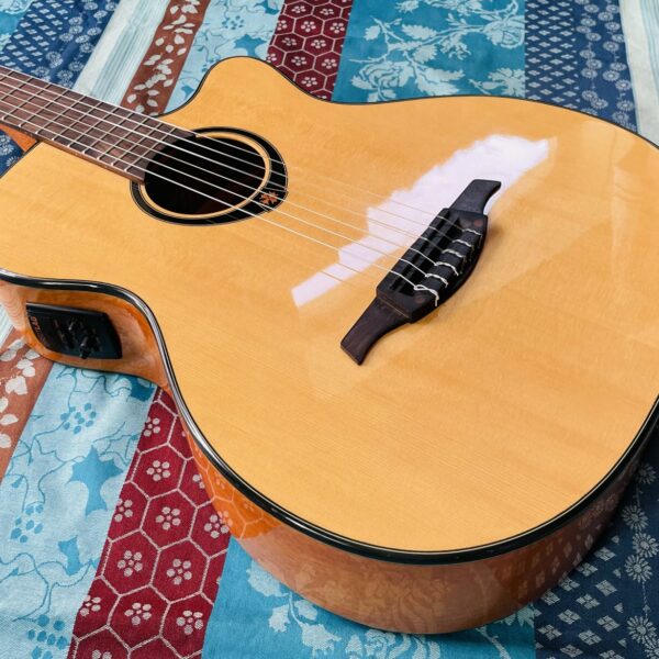Alternative view of Guitare électro-classique Lâg Tramontane TN66ACE n°1211WE139664, étui rigide Gator, réglée luthier Manteau (21.07.26)