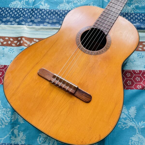 Alternative view of Très rare guitare classique vintage nylon Martin N10 n°257384 (1969 / 1970, USA) , étui d’origine, expertise luthier Caro, révision luthier Manteau (01.07.26)